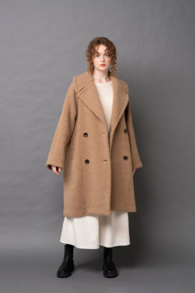 Boa big collar coat / Roving yarn sweater / Cotton wool twill gathered skirt