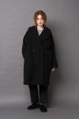 Boa big collar coat / Roving yarn sweater / Chambray waltz twill pants